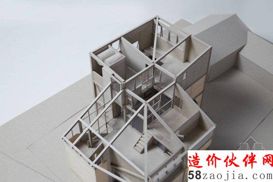 女富豪的“有春”深闺