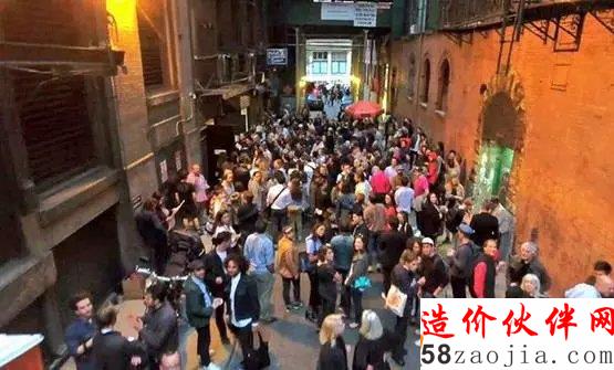 他们在6平米的电梯里开了间「世界最小」的博物馆