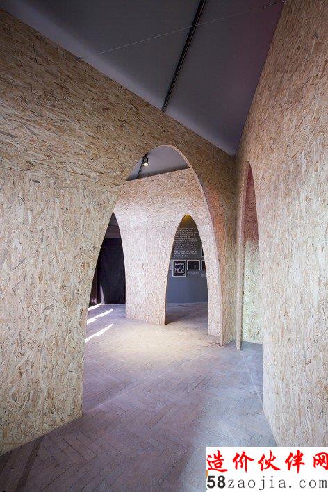 威尼斯双年展 拱门和彩虹之下的多重空间