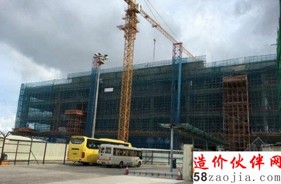 澳门国际机场客运大楼北面扩建工程封顶