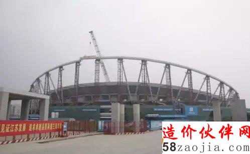 最后一根压环梁吊装完成