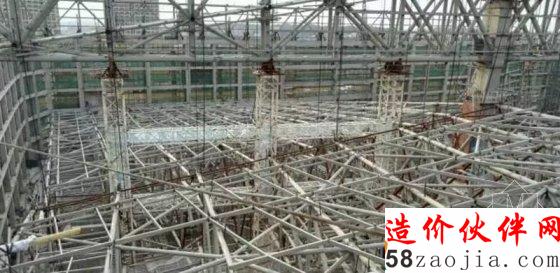 >结构首次提升成功