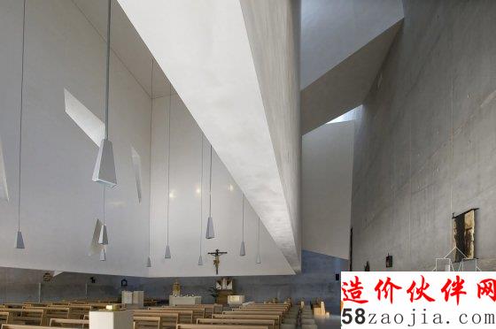 充满力量的悬浮-意大利教堂设计