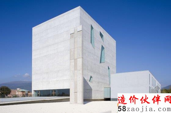 充满力量的悬浮-意大利教堂设计