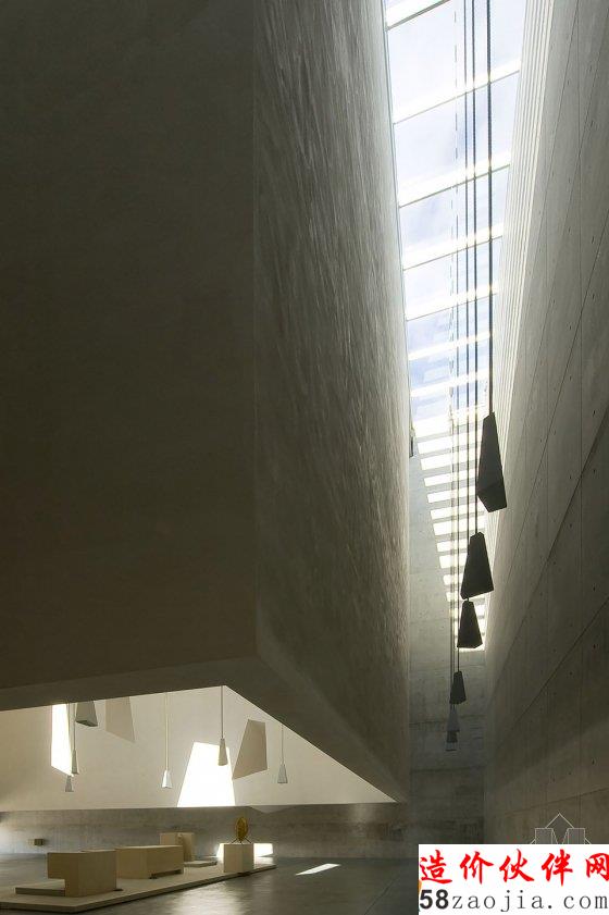 充满力量的悬浮-意大利教堂设计