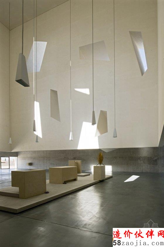 充满力量的悬浮-意大利教堂设计