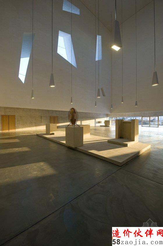 充满力量的悬浮-意大利教堂设计