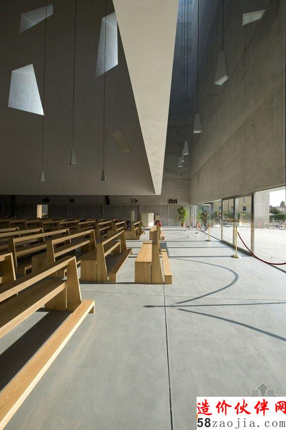 充满力量的悬浮-意大利教堂设计