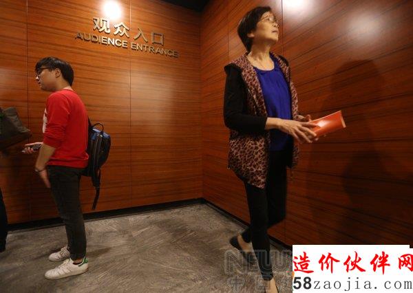 83����־糡���޻�Ȼһ�£���ϻ�Ӿ糡�����