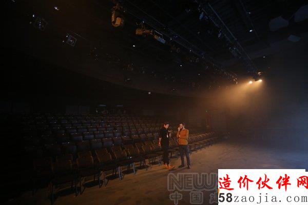 83����־糡���޻�Ȼһ�£���ϻ�Ӿ糡�����