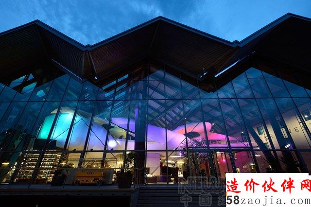 工业遗址变身成华丽的巢穴体验馆