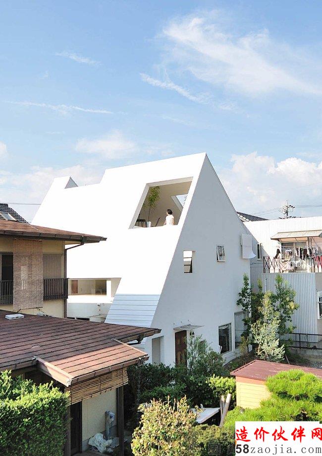 迎向天空和城市的森林屋