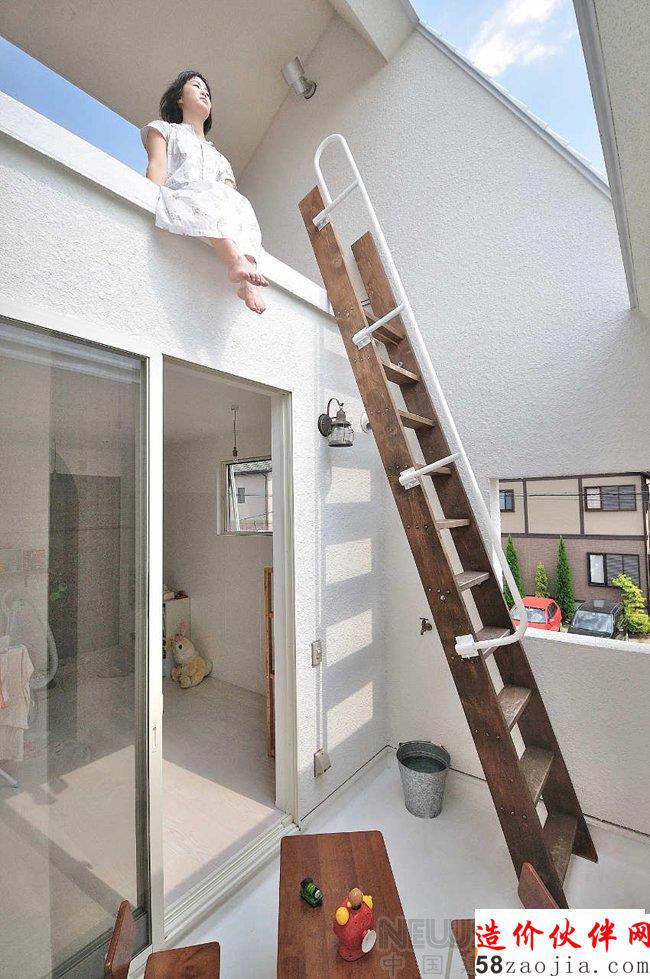 迎向天空和城市的森林屋