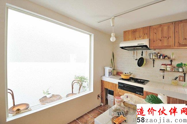 迎向天空和城市的森林屋