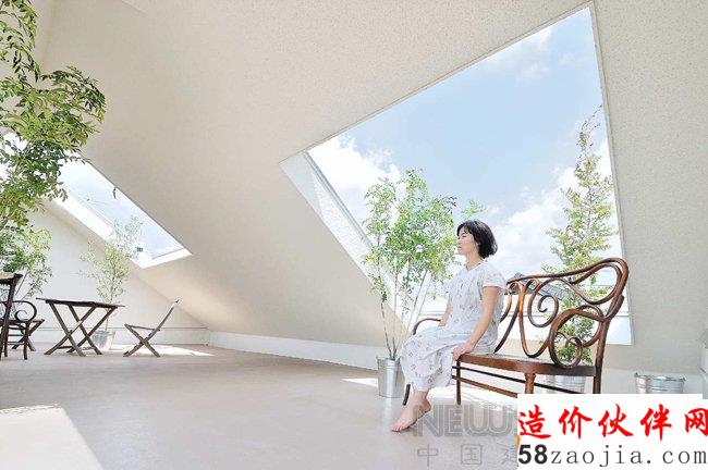 迎向天空和城市的森林屋