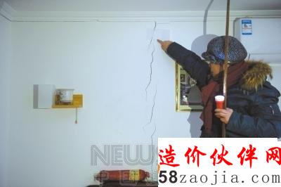 ����һ����¥ǽ�忪�� 35�����񱻰��þƵ�ס