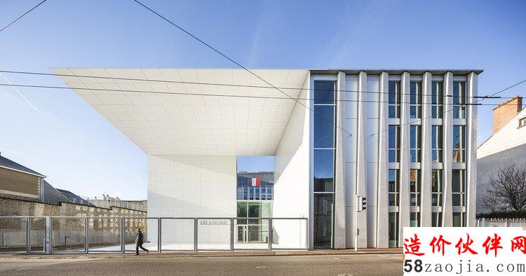 ��Ħ�շ�Ժ��һ˿�����İ�ɫ�۰彨�� / ANMA,  Sergio Grazia