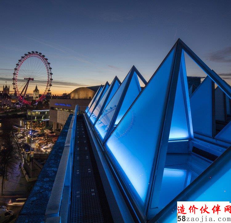 �׶غ��ֵ������ݸ�����ɣ����ݶ��ռ���������ʢ��,  Morley Von Sternberg