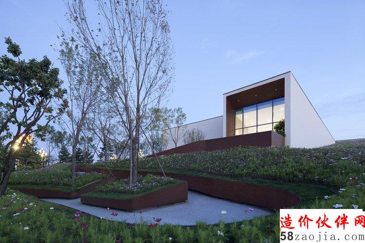 北侧夜景. 夏至