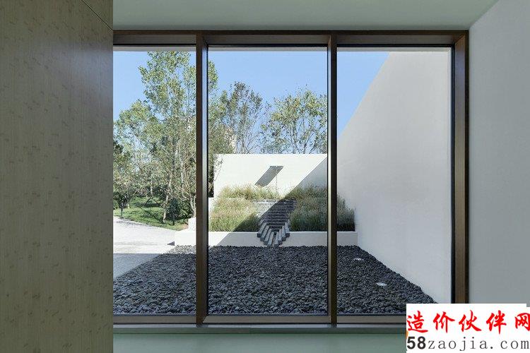 西北角展厅端头对景. 夏至