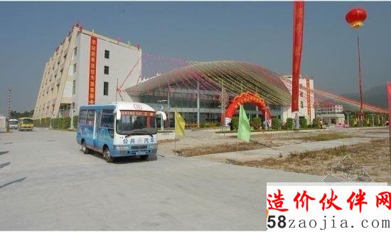 ��վ�ܾ�����ĳ���ܣ�����04��9��26�Ž���ʱ�����ʽ�Ϸ��������⣬�ɽ��վʵ���ϲ�δ���������˳�����ͼΪ2004���ɽ��վ������䣨����ͼƬ����