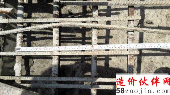 图为E出入口钢筋间距,显示为15厘米