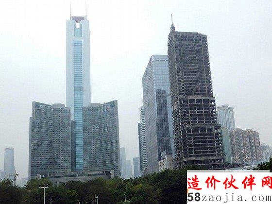 ���ݵ�һ��β¥