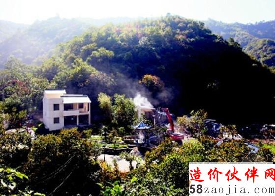 秦岭违建别墅昨一日拆除八栋 将原地恢复植被_副本.jpg
